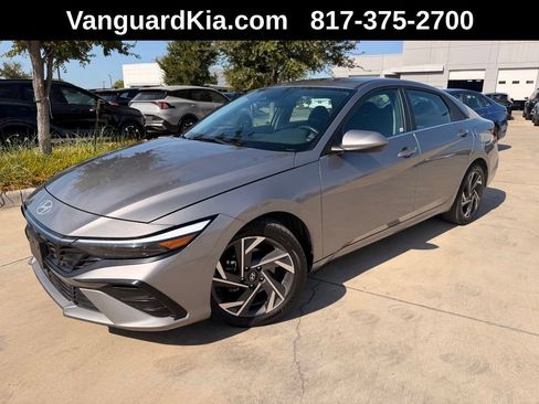 Used 2025 Hyundai Elantra SEL FWD image 1