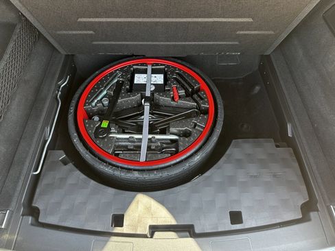 Used 2022 Porsche Cayenne Platinum Edition image 15