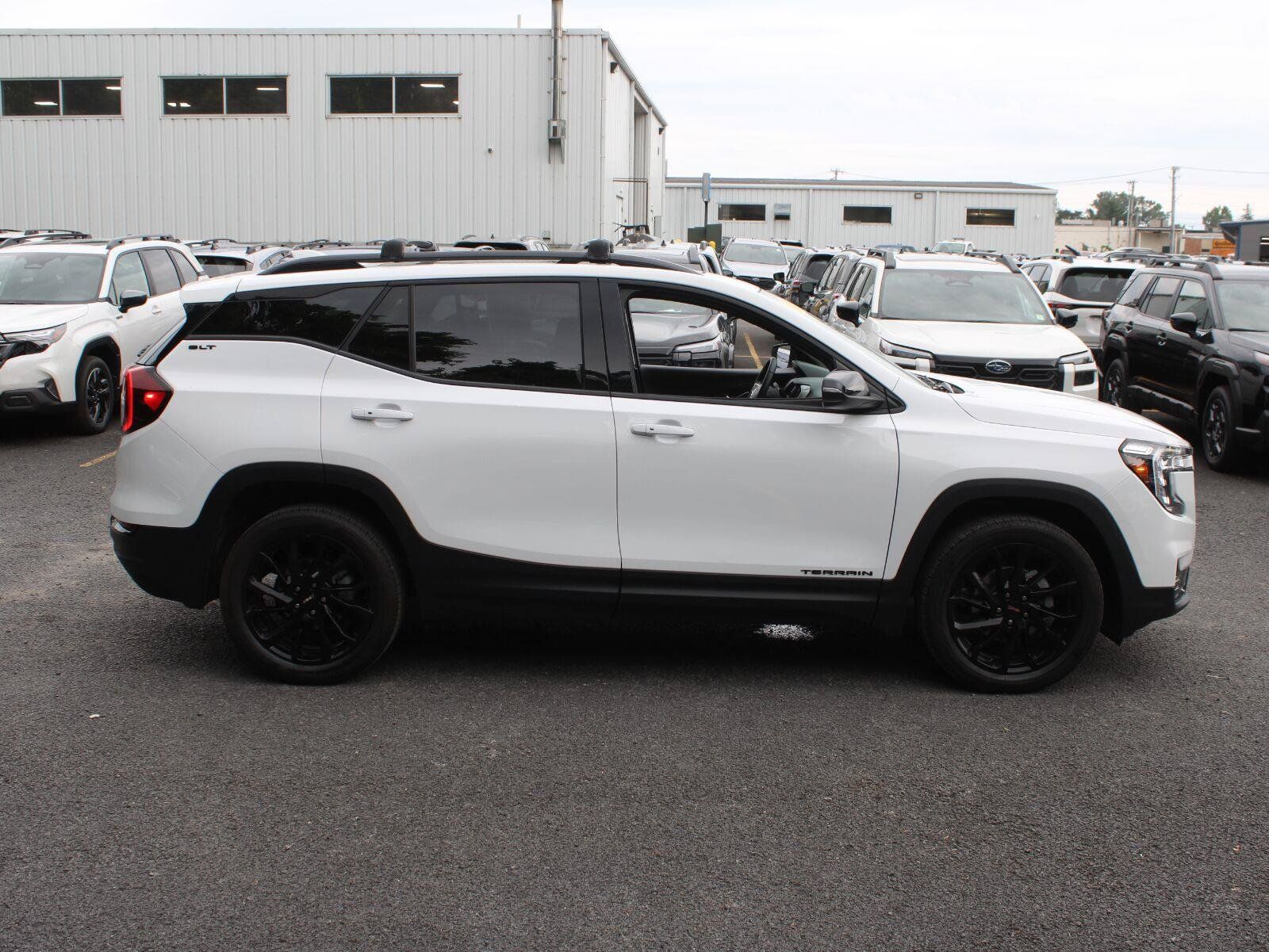 Used 2024 GMC Terrain SLT w/ Elevation Edition AWD/4WD image 4