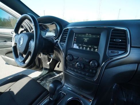 Used 2021 Jeep Grand Cherokee Laredo RWD image 32