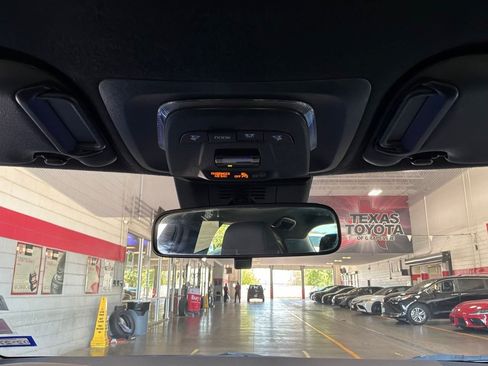 Used 2023 Toyota Corolla SE FWD image 17