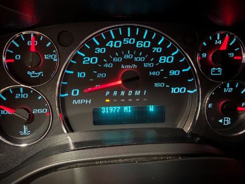 Used 2025 Chevrolet Express 3500 LT w/ LT Preferred Equipment Group RWD image 19