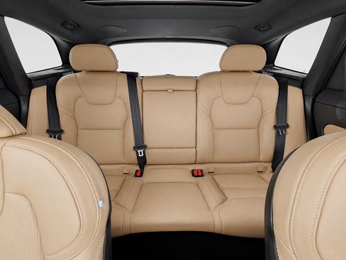 Certified 2023 Volvo XC60 B5 Ultimate w/ Climate Package FWD image 13