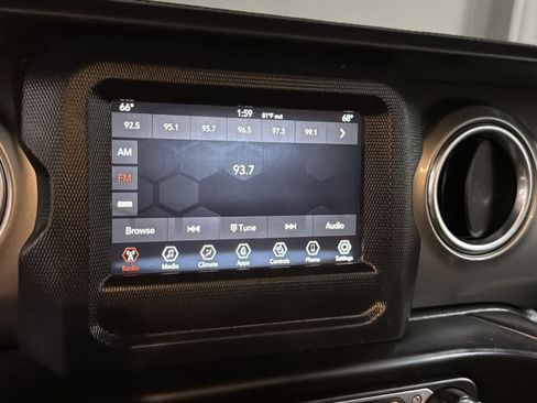 Used 2019 Jeep Wrangler Unlimited Sahara w/ Cold Weather Group AWD/4WD image 15