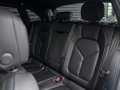 Certified 2023 Porsche Macan AWD/4WD image 21
