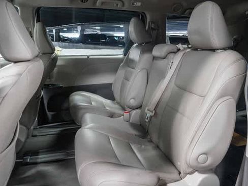 Certified 2019 Toyota Sienna XLE image 19
