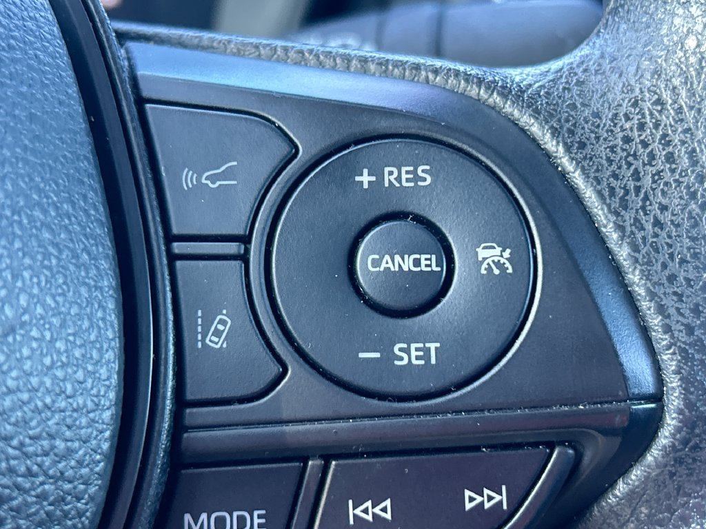 Used 2022 Toyota Corolla LE FWD image 17