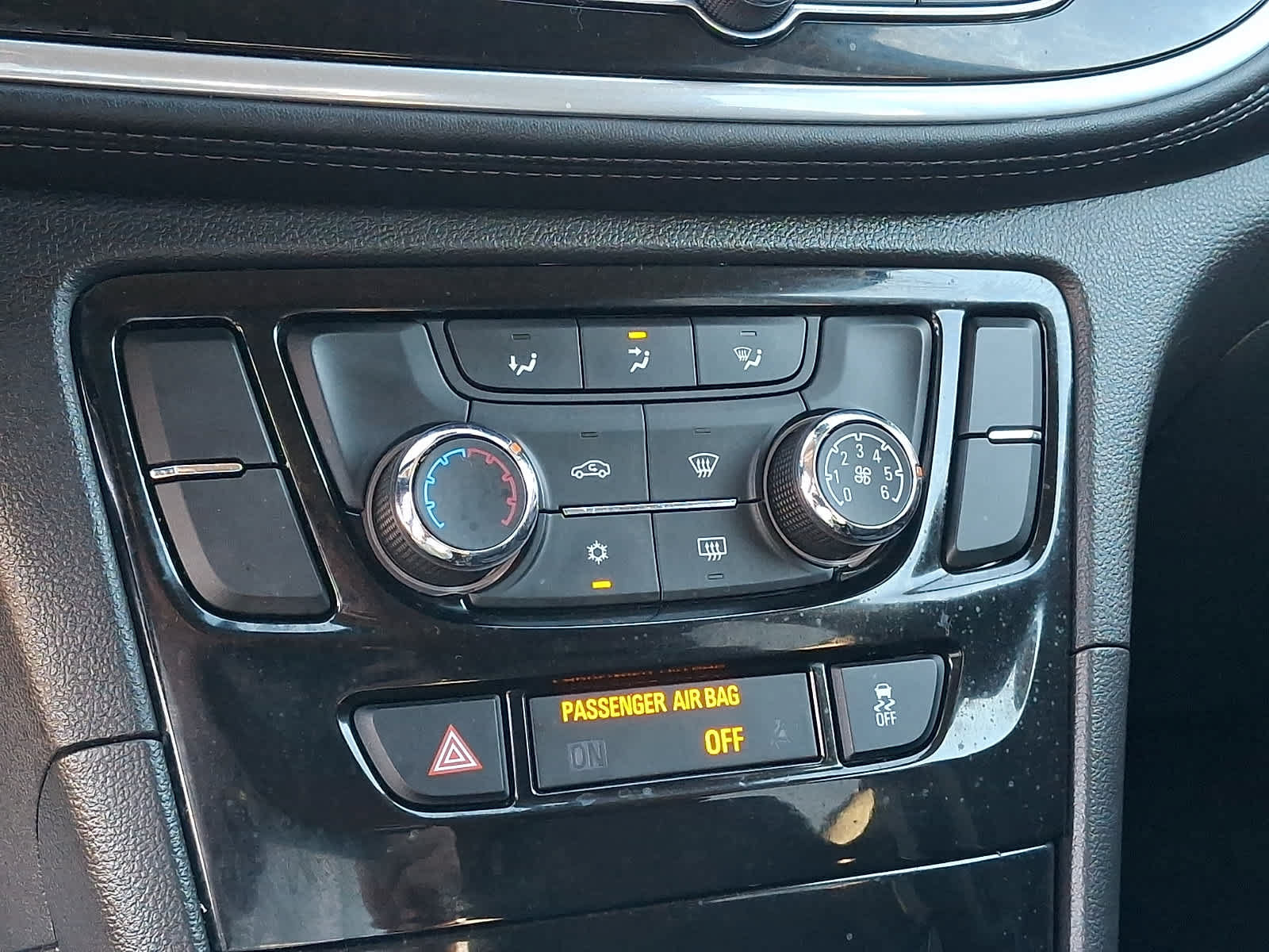 Used 2019 Buick Encore Preferred AWD/4WD image 17