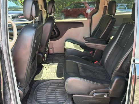 Used 2018 Dodge Grand Caravan SXT FWD image 14