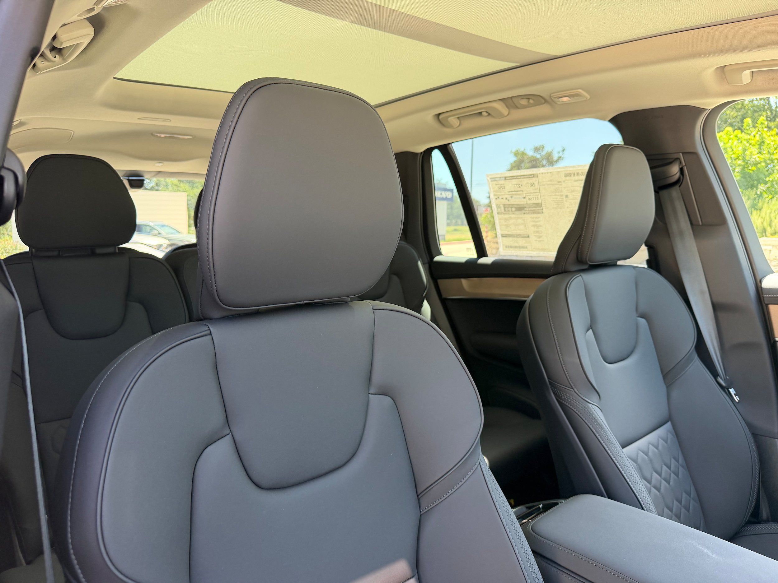 New 2026 Volvo XC90 T8 Plus w/ Protection Package Premier AWD/4WD image 9