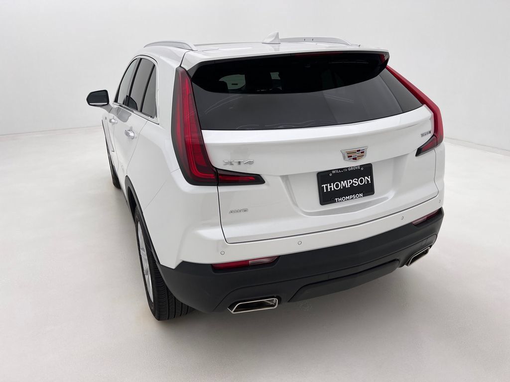 Used 2022 Cadillac XT4 Luxury w/ Cold Weather Package AWD/4WD image 8