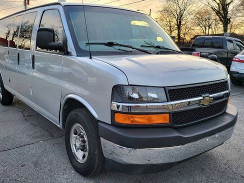 Used 2018 Chevrolet Express 3500 LT w/ LT Preferred Equipment Group RWD image 7