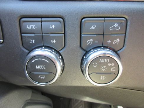 New 2026 GMC Sierra 1500 SLT image 17