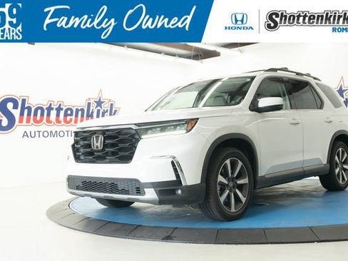 Used 2023 Honda Pilot Touring image 1