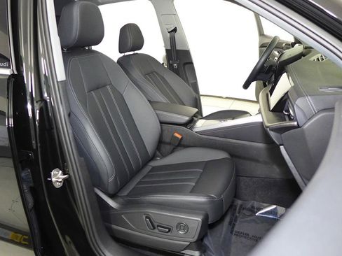 Used 2025 Audi Q5 Premium w/ Convenience Package AWD/4WD image 19