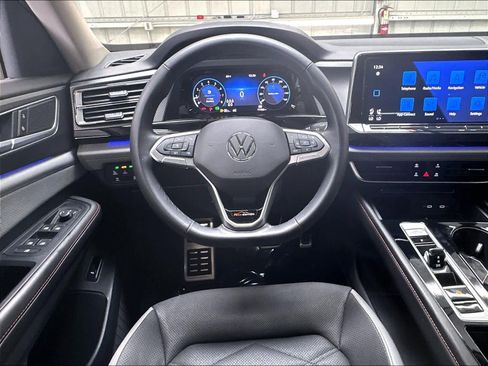 Used 2024 Volkswagen Atlas Peak Edition SE AWD/4WD image 11