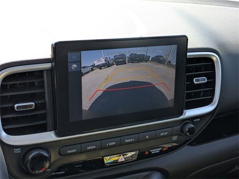 Used 2024 Hyundai Venue SEL image 21