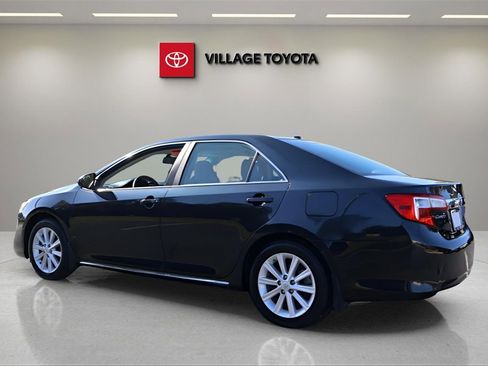Used 2014 Toyota Camry XLE image 3