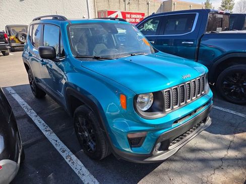 Used 2022 Jeep Renegade Latitude w/ Sun/Sound Group image 3