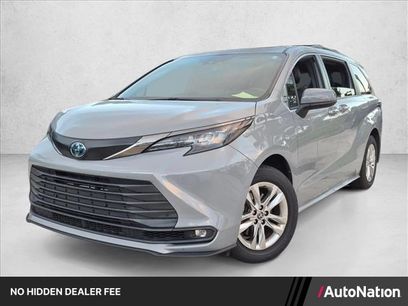 Used 2022 Toyota Sienna XLE Woodland Edition