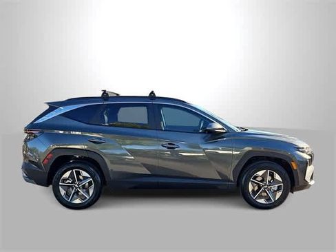 Certified 2025 Hyundai Tucson SEL image 9