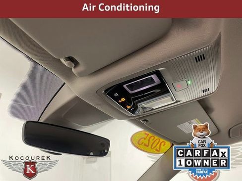 Used 2025 Volkswagen Atlas SE image 19