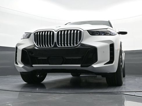 New 2026 BMW X5 xDrive40i w/ M Sport Package AWD/4WD image 25