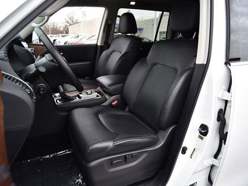 Used 2024 Nissan Armada SL w/ Captain's Chairs Package image 25