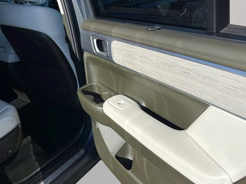 Certified 2025 Hyundai Santa Fe Calligraphy FWD image 19