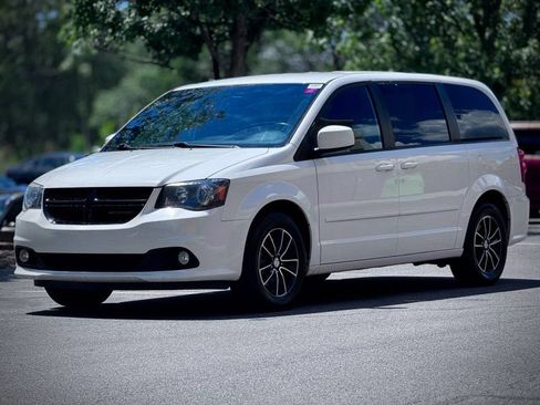 Used 2017 Dodge Grand Caravan SXT w/ Blacktop Package FWD image 3