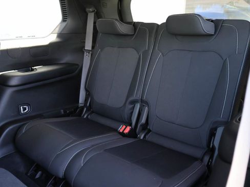 Used 2025 Jeep Grand Cherokee L Laredo RWD image 4