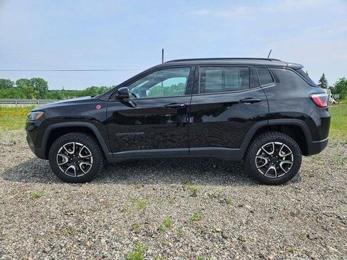 Used 2025 Jeep Compass Trailhawk AWD/4WD image 4