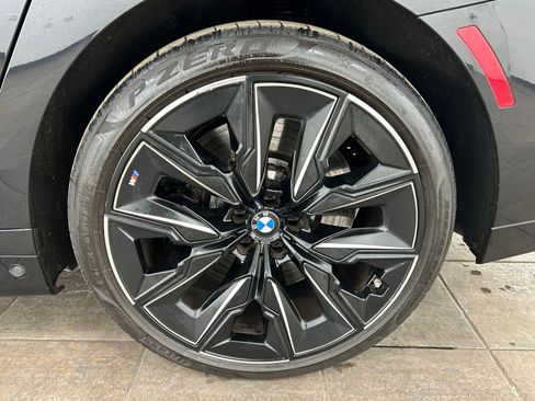 Used 2023 BMW 760i xDrive image 37