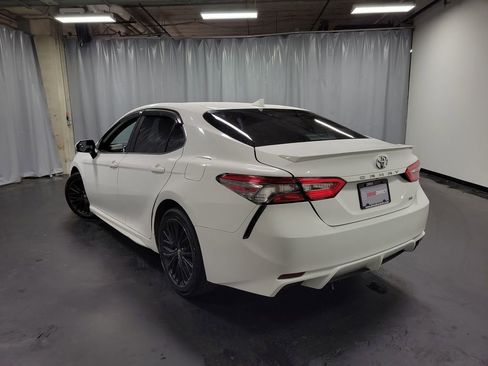 Used 2019 Toyota Camry SE FWD image 6
