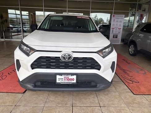 Used 2022 Toyota RAV4 LE image 3