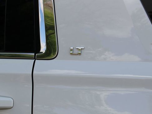 Used 2020 Chevrolet Suburban LT RWD image 55