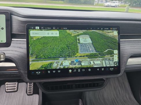 Used 2023 Rivian R1S Launch Edition image 18