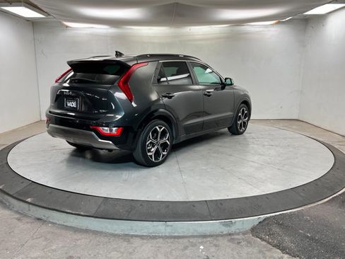Used 2023 Kia Niro EX Touring image 5