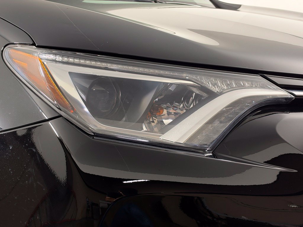 Used 2018 Toyota RAV4 XLE w/ Plus Extra Value Package AWD/4WD image 11