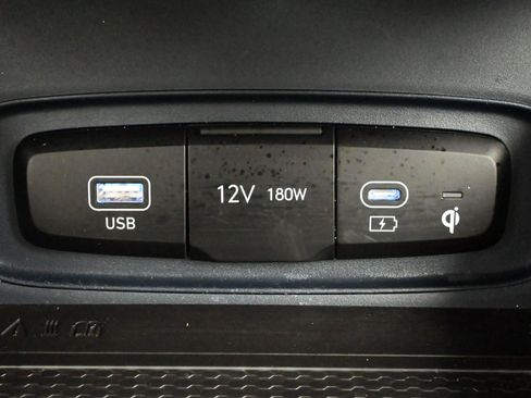 Used 2023 Hyundai Venue Limited w/ Cargo Package image 17