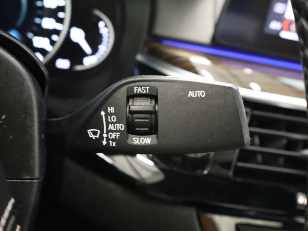 Used 2019 BMW 530e xDrive w/ Convenience Package AWD/4WD image 27