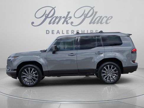 Used 2026 Lexus GX 550 w/ Accessory Package (2T) AWD/4WD image 2