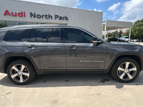 Used 2021 Jeep Grand Cherokee L Limited AWD/4WD image 8