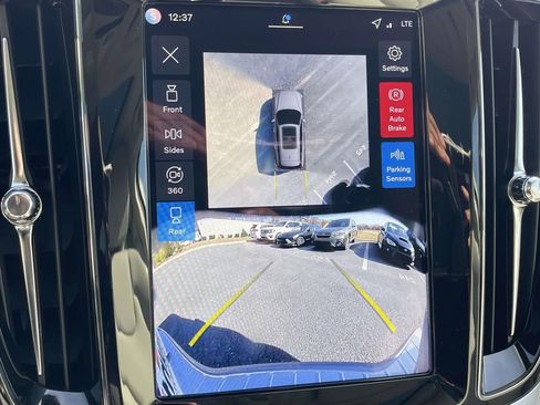 Certified 2026 Volvo V60 B5 Cross Country Plus w/ Protection Package Premier image 18