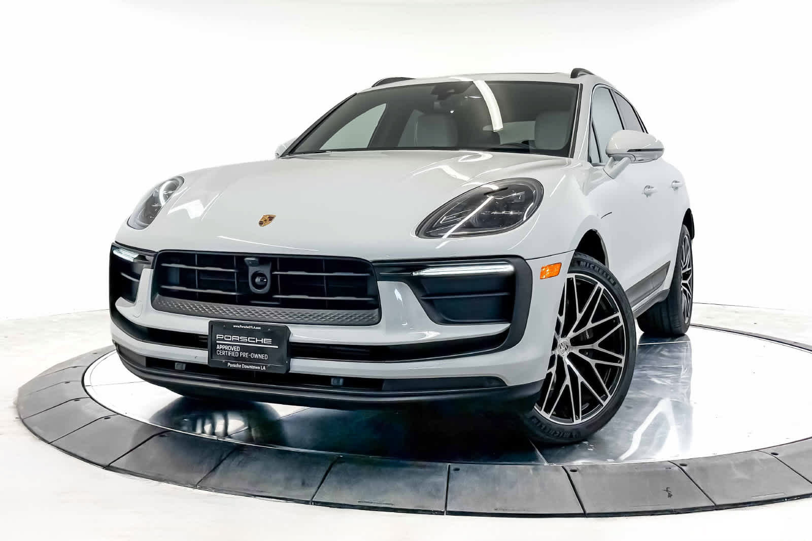 Certified 2026 Porsche Macan AWD/4WD image 1