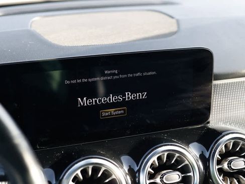 Certified 2022 Mercedes-Benz GLB 250 4MATIC w/ Premium Package Lite image 16