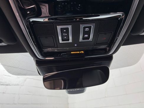 Used 2023 Land Rover Range Rover Velar R-Dynamic S AWD/4WD image 12