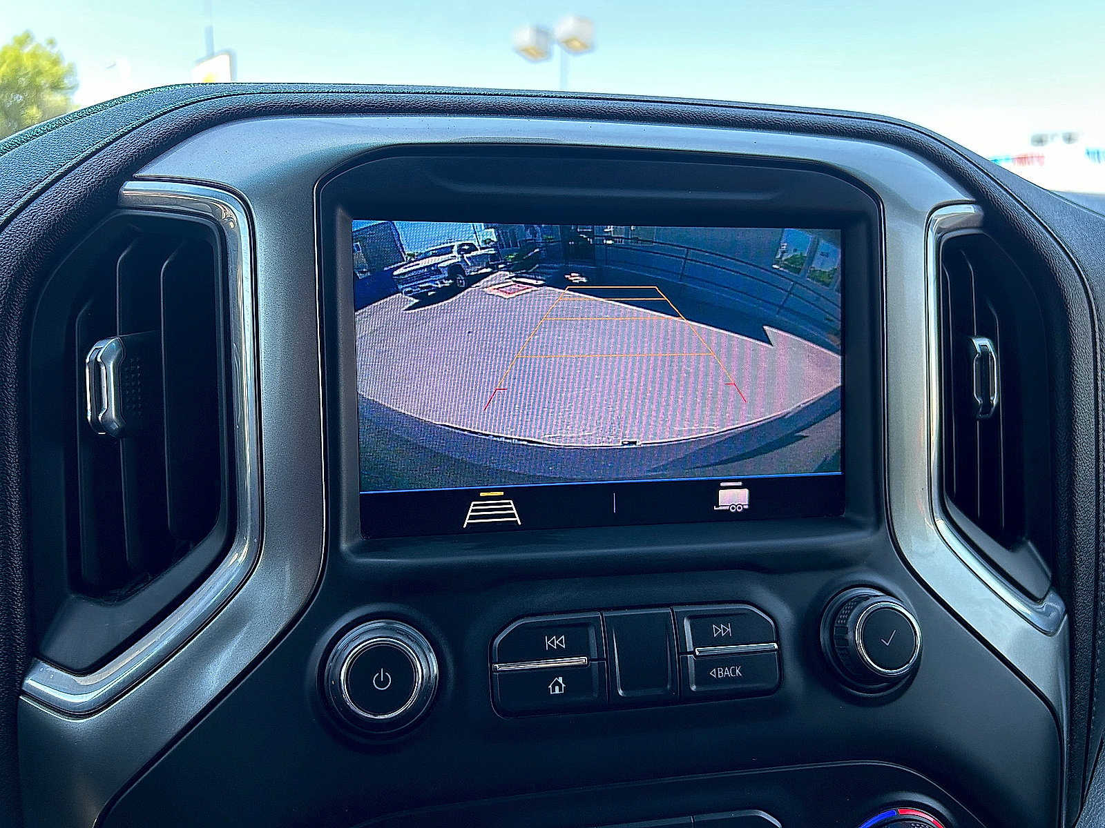 Used 2021 Chevrolet Silverado 1500 LT AWD/4WD image 18