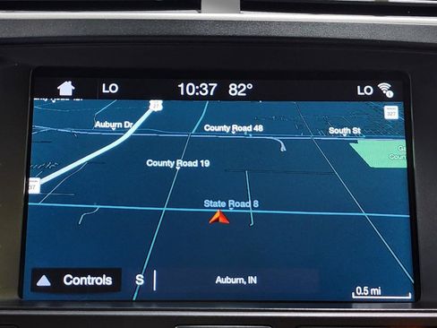 Used 2018 Ford Explorer XLT w/ Equipment Group 202A AWD/4WD image 22