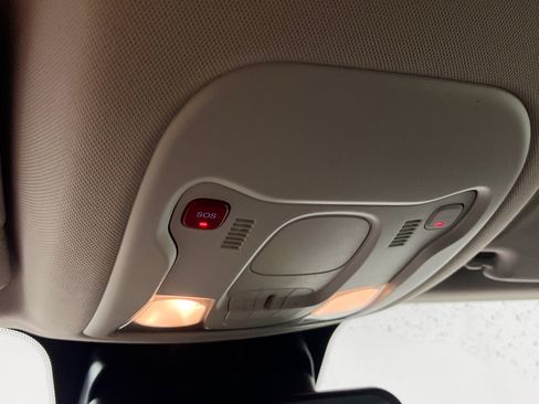 Used 2021 Jeep Renegade Latitude FWD image 22